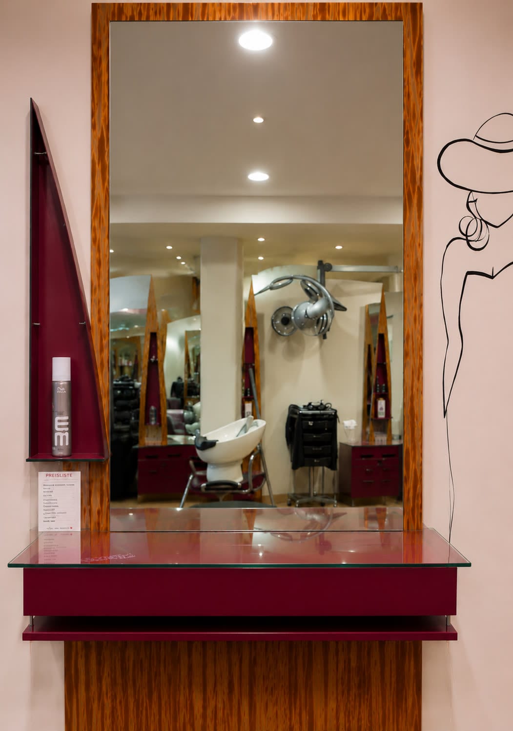 Friseur Frey II Team Salon-Spiegel