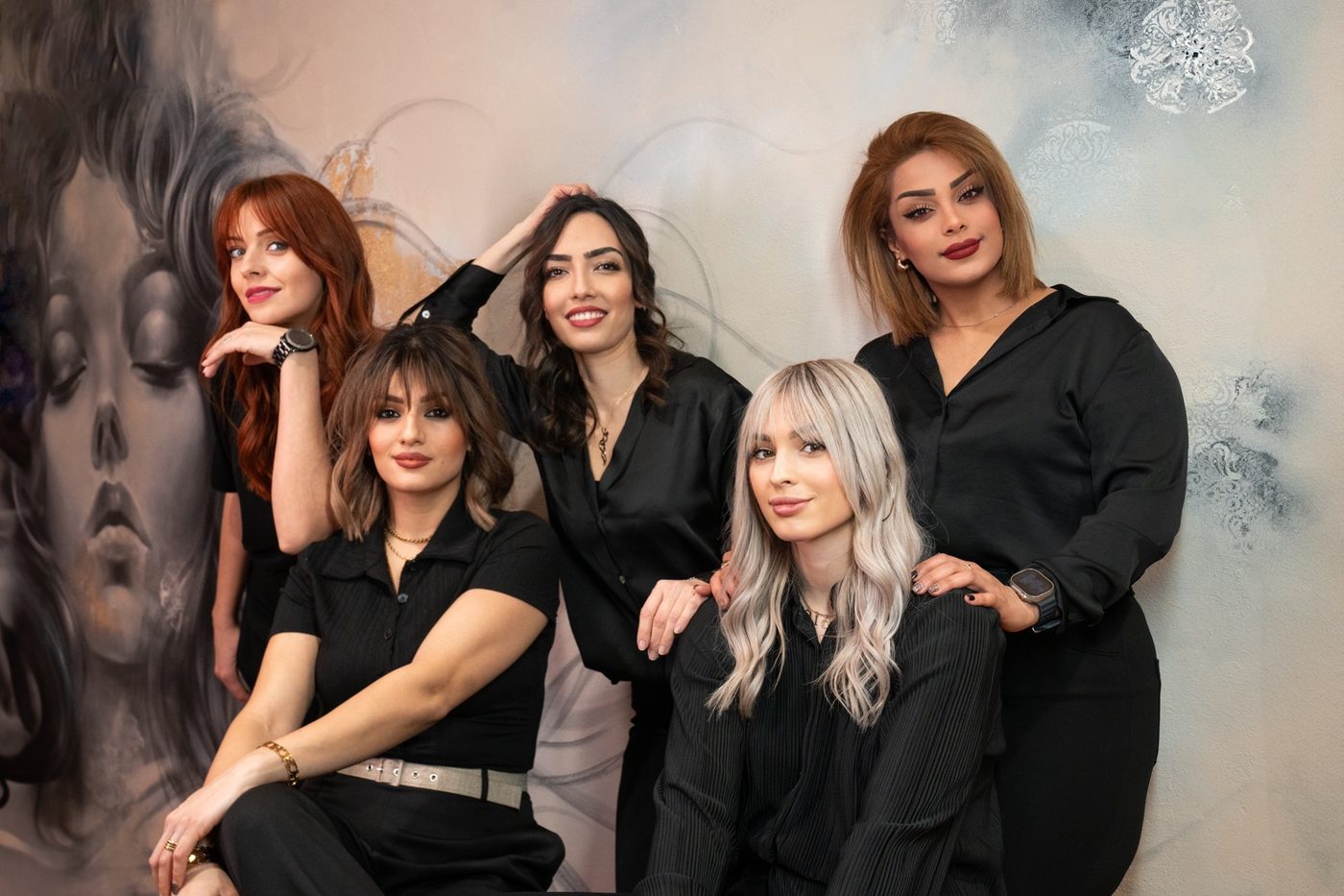 Das Team von Friseur Frey II Team in Weiden i.d. Opf. — fünf Friseurinnen im Salon auf der Allee