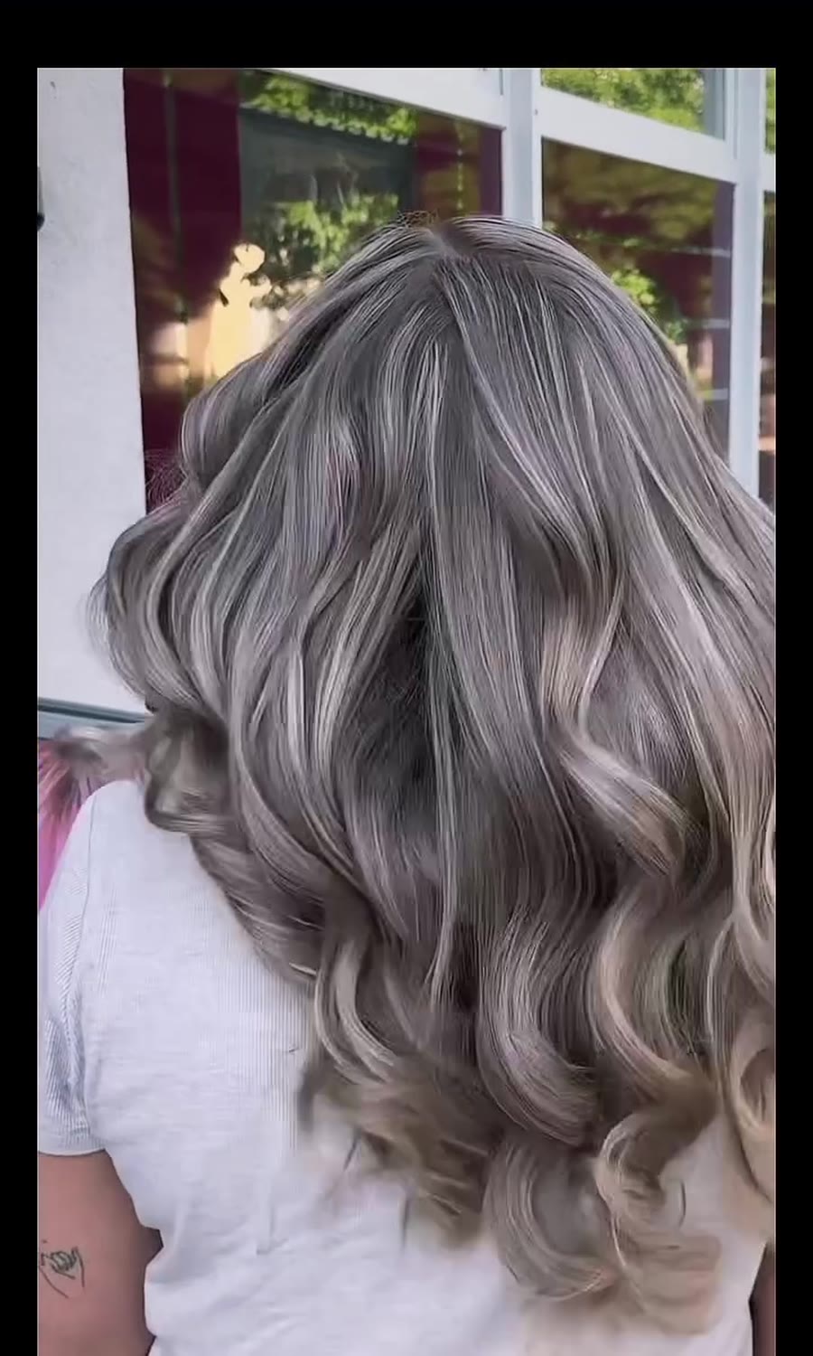 Nachher: kühles Blond mit Wellen, Friseur Frey II Team Weiden